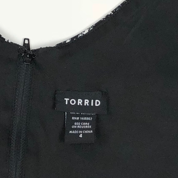 Torrid Lace Print Sateen Peplum Top Size 4 - Picture 6 of 7